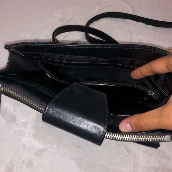 GENUINE LEATHER CROSSBODY/WRISTLET PURSE - Picture 4 of 11